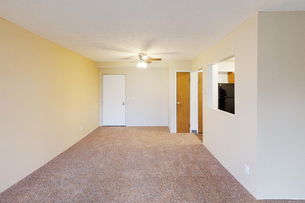 Living room with wooden floor at Quail Meadow Apartments, Cincinnati, OH, 45240