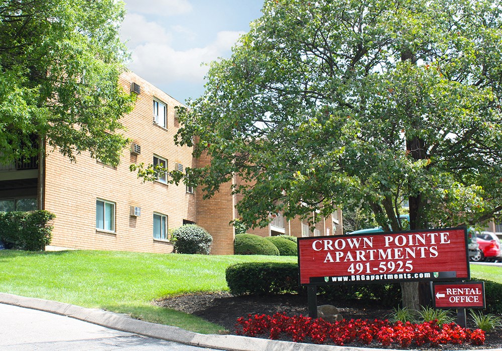 Sign at Crown Pointe Apartments, Covington, Kentucky