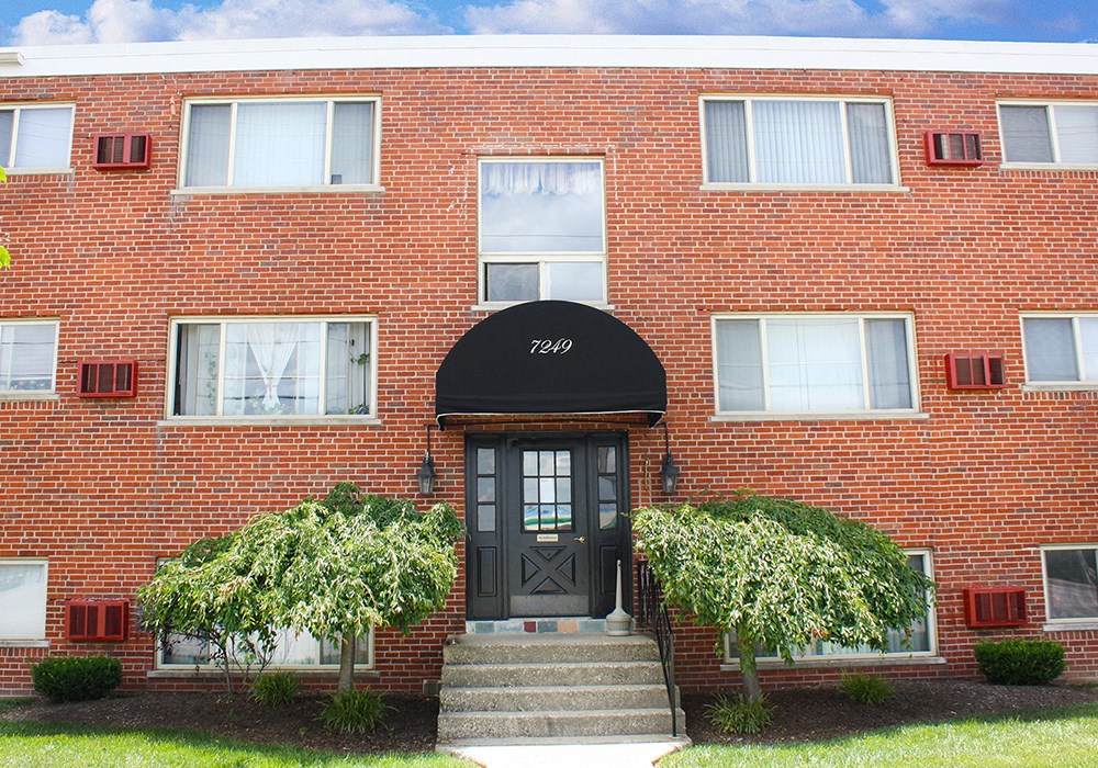 Front Exterior View at Crown Court Apartments, Florence, 41042