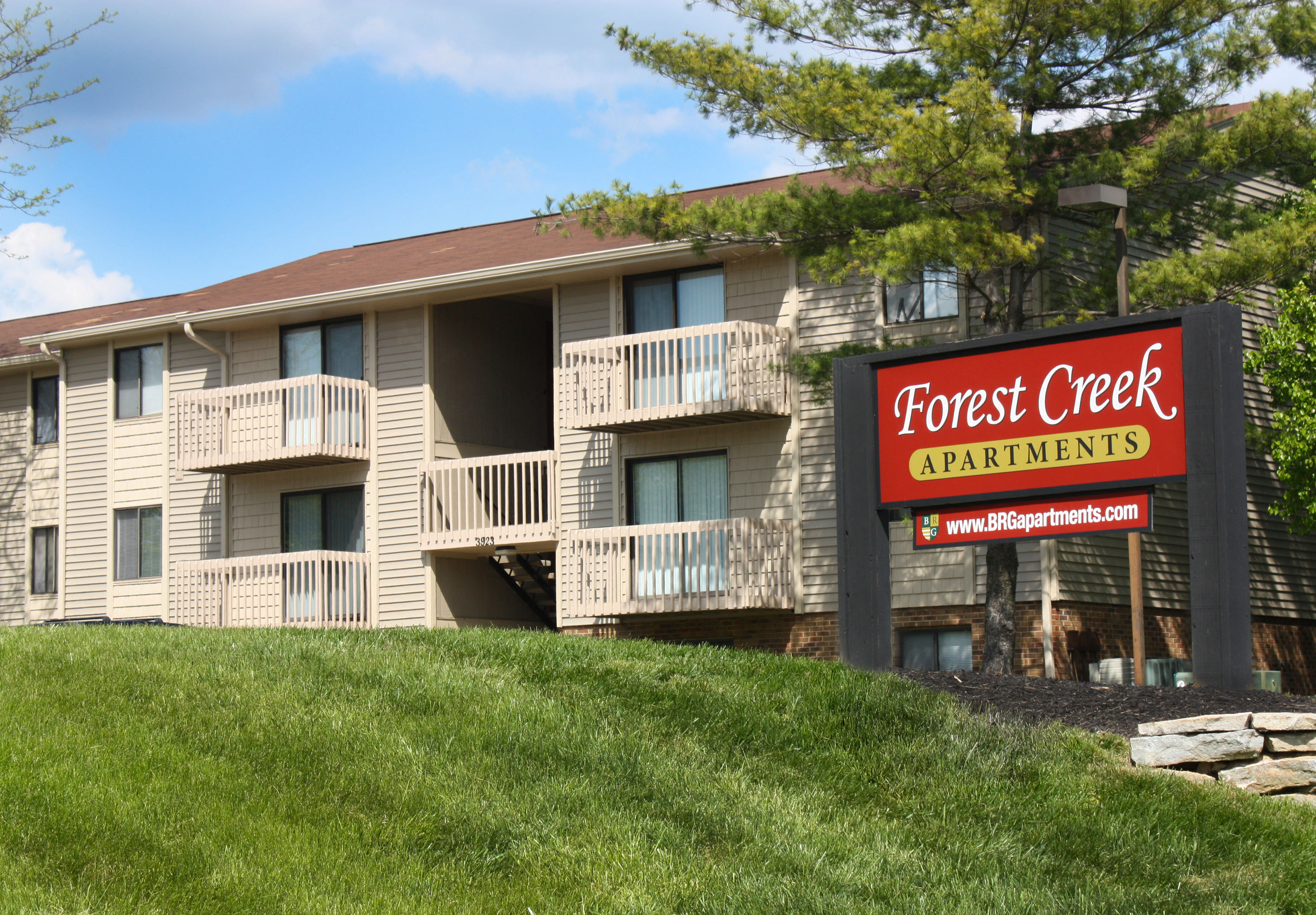 Lush Green Outdoor at Forest Creek Apartments, Middletown, 45044