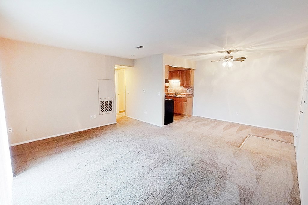 4 room at Crown Ridge Apartments, Franklin, 45005