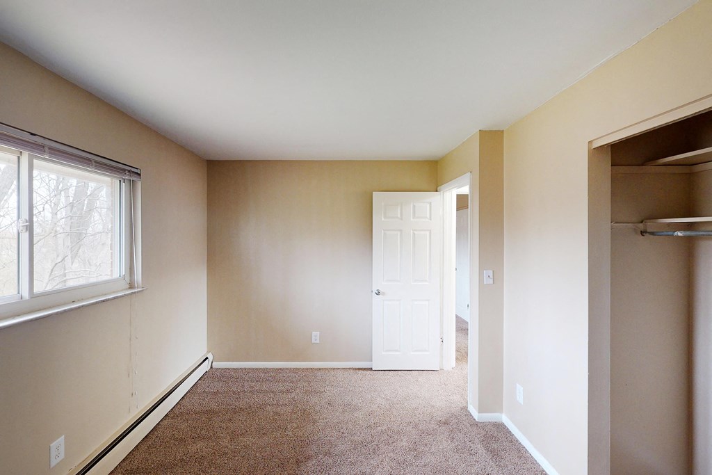 Room with window at Sharondale Woods Apartments, Ohio, 45241