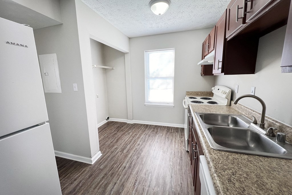 Kitchen area with living at 450 on Keeneland Apartments, Richmond, Kentucky