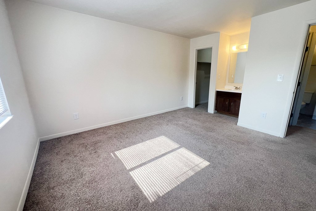 Four Worlds Apartments