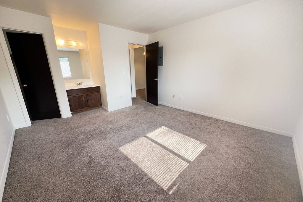 Four Worlds Apartments