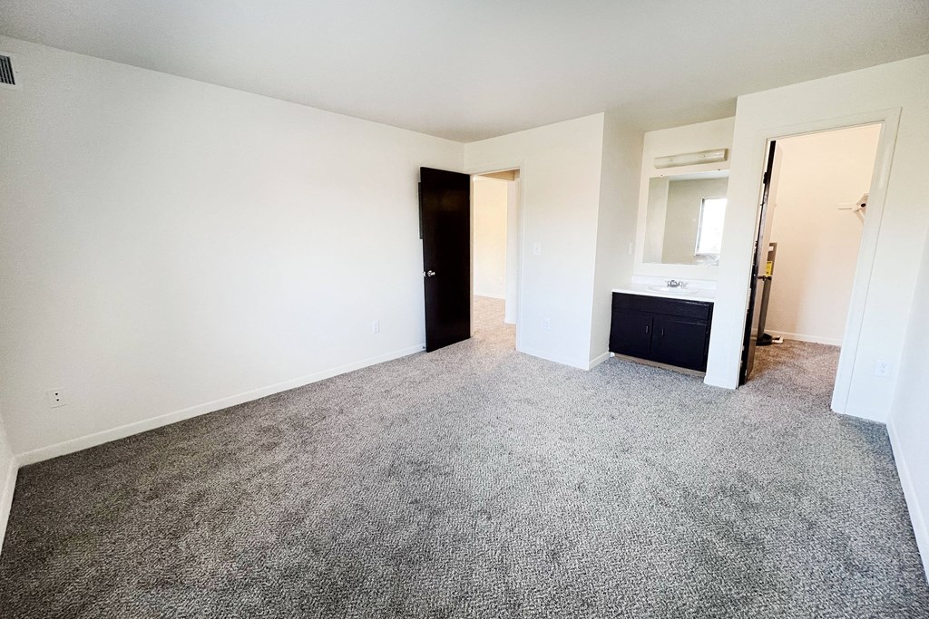 Four Worlds Apartments