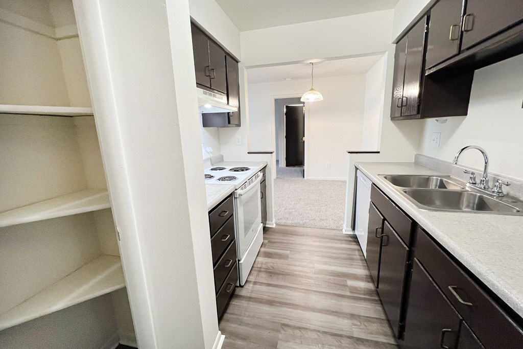 Four Worlds Apartments