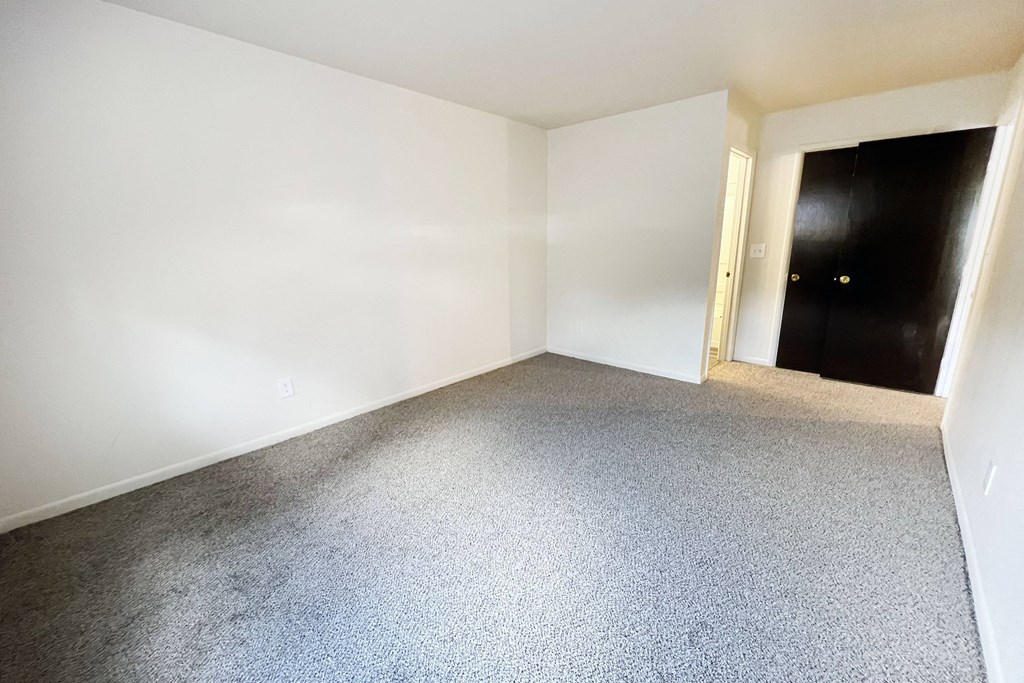 Four Worlds Apartments