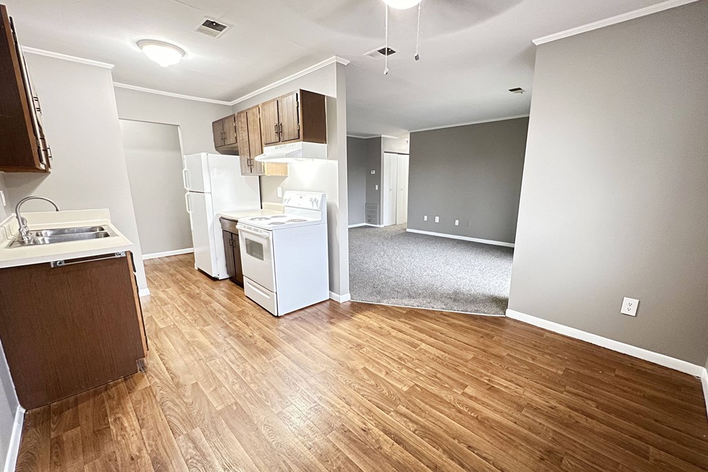 2 bedroom kitchen at Sharondale Woods Apartments, Cincinnati, OH, 45241