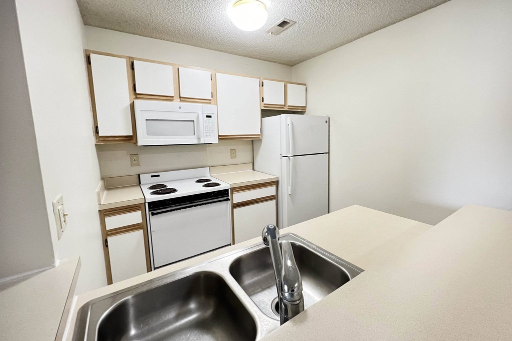 Kitchen at Eagle Crest Apartments, Galloway, OH