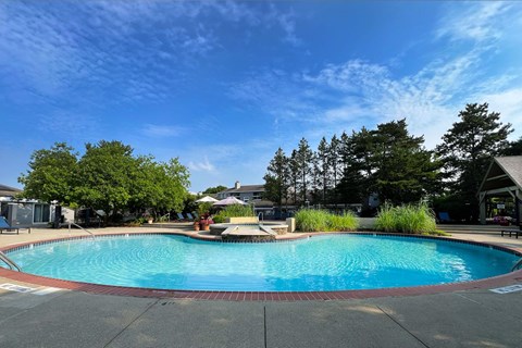 swimming pool at Deercross Apartments, Ohio