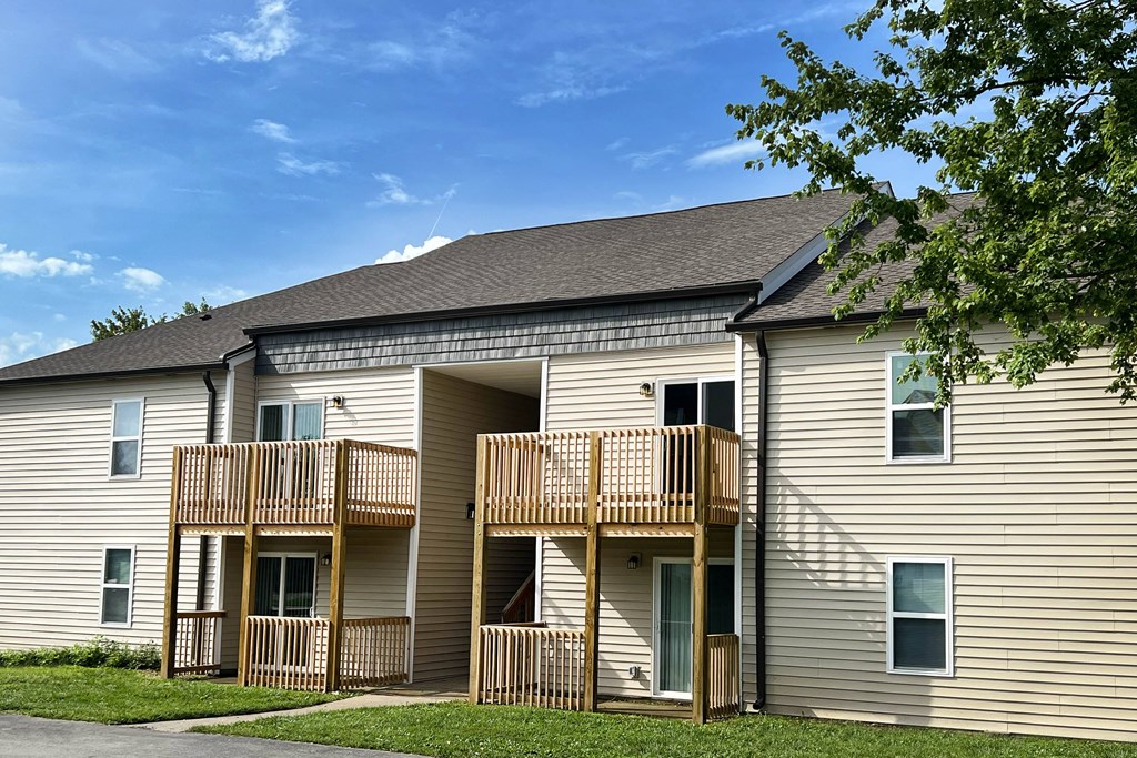 Exterior at 450 on Keeneland Apartments, Richmond, KY