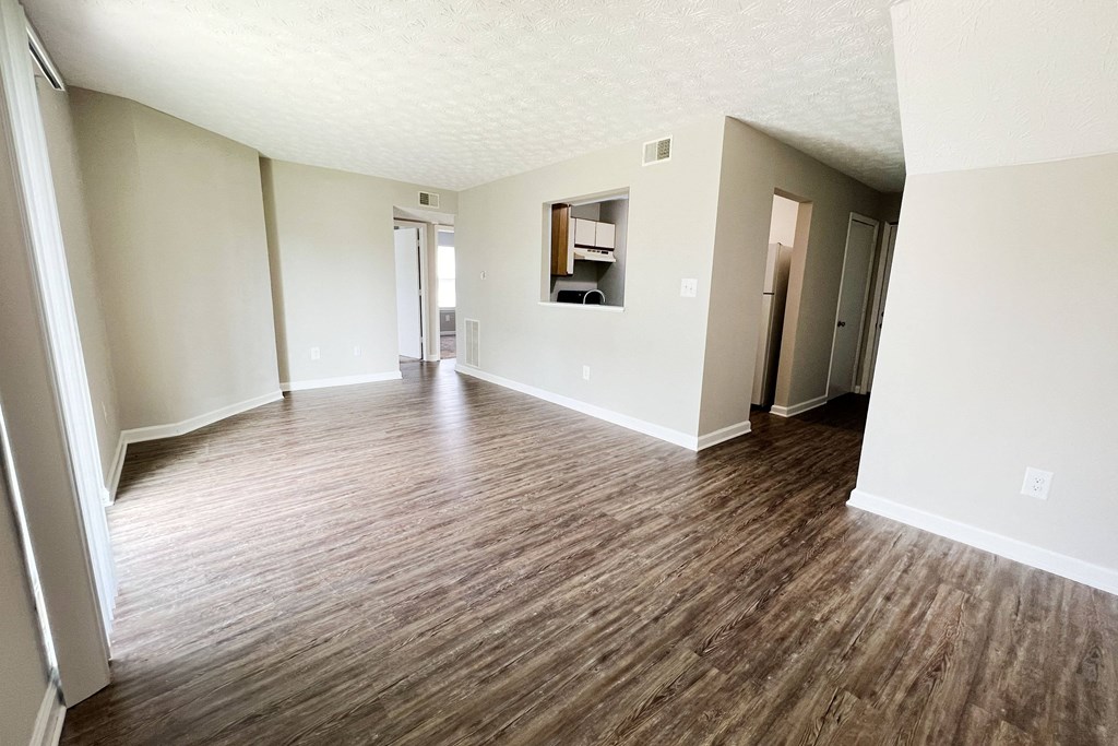 Room with wooden floors and white walls at 450 on Keeneland Apartments, Richmond, KY 40475