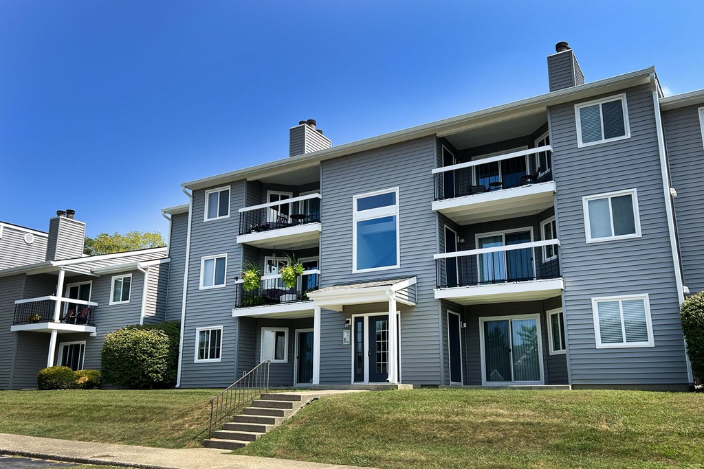 a sunny day at Deercross Apartments, Cincinnati