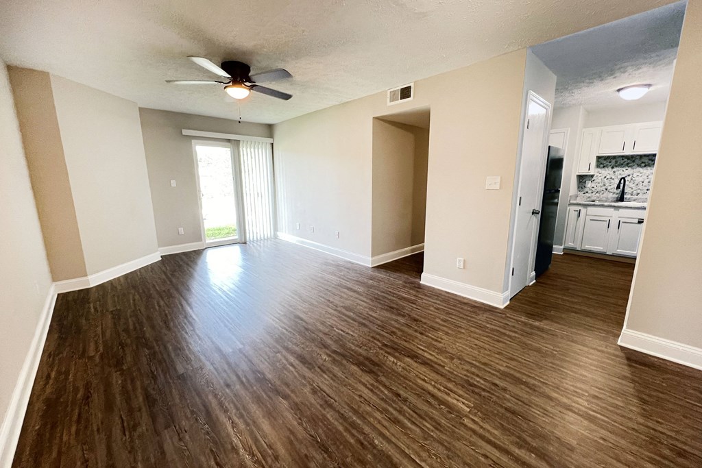 an empty living room with wooden floors at 450 on Keeneland Apartments, Richmond, KY 40475
