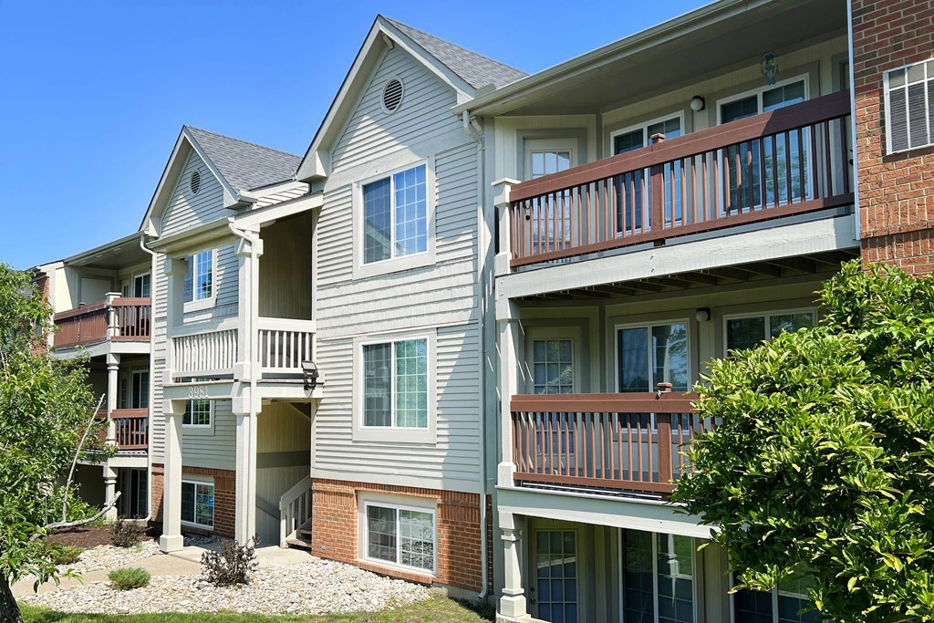 a picture of an apartment building  at The Vinings Apartments, Cincinnati, Ohio
