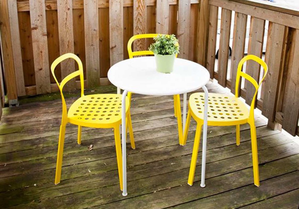 Dining table and chair at Miamisburg by the Mall, Miamisburg, OH