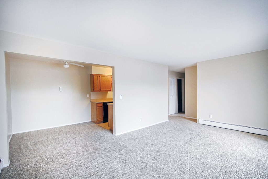 Dining and living room at Crown Pointe Apartments, Kentucky, 41014