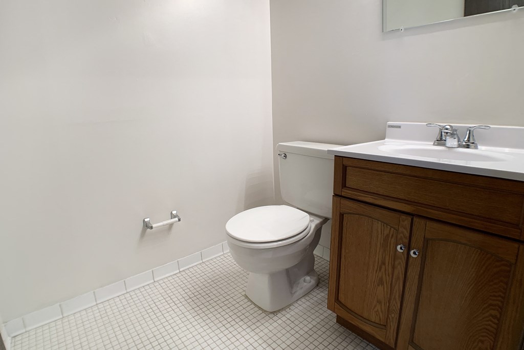 Indian Lookout Bathroom half at Indian Lookout Apartments, Cincinnati, 45238