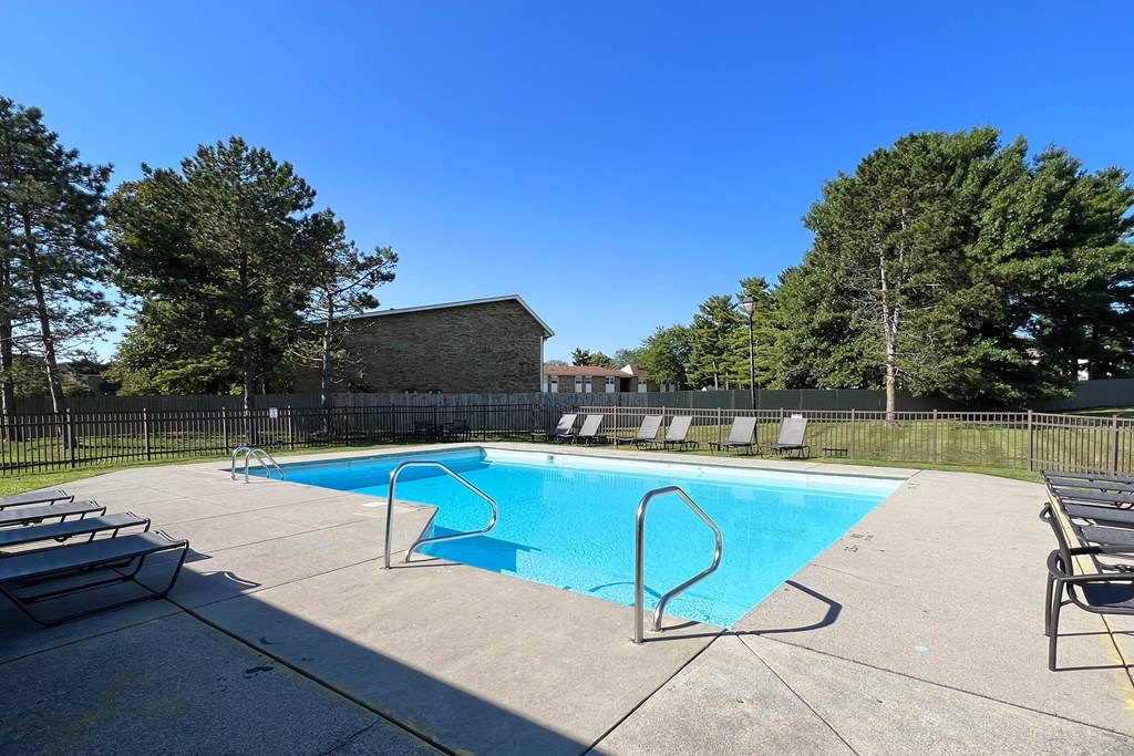 Pool at Eagle Crest Apartments, Ohio, 43119