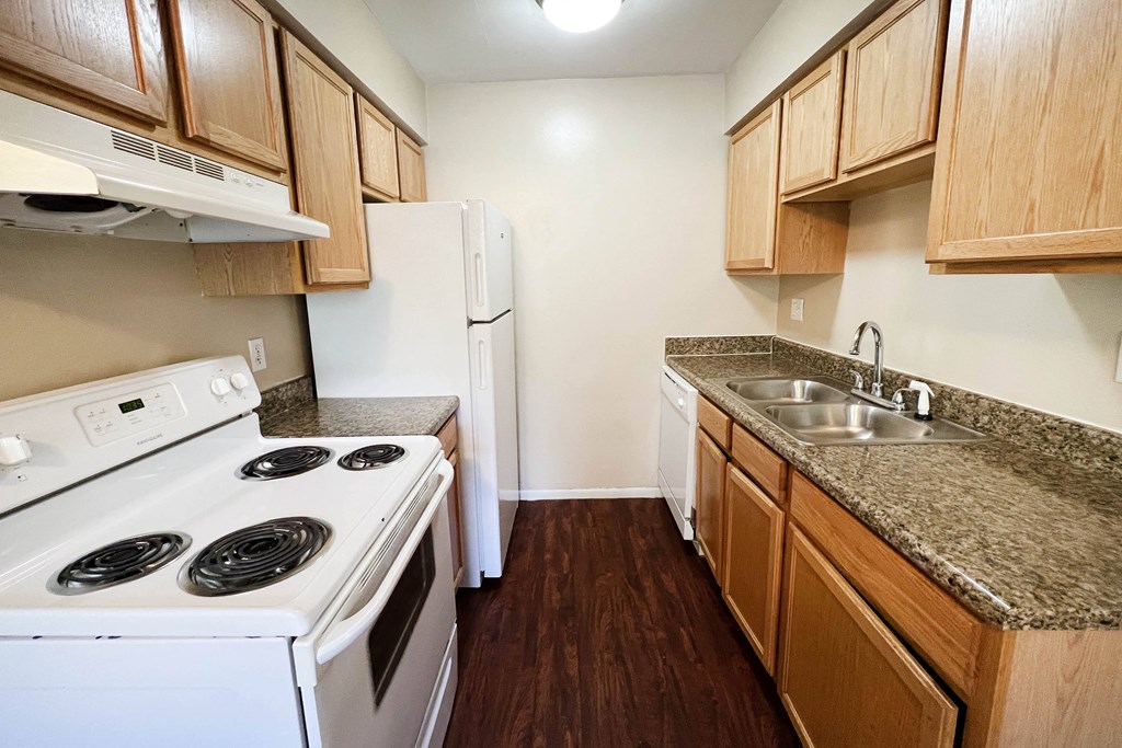 Kitchen gallery at Sharondale Woods Apartments, Ohio, 45241
