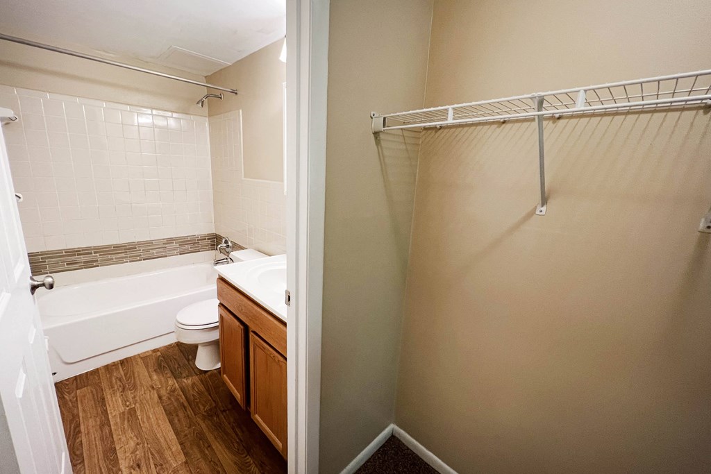Closet at Sharondale Woods Apartments, Cincinnati, 45241