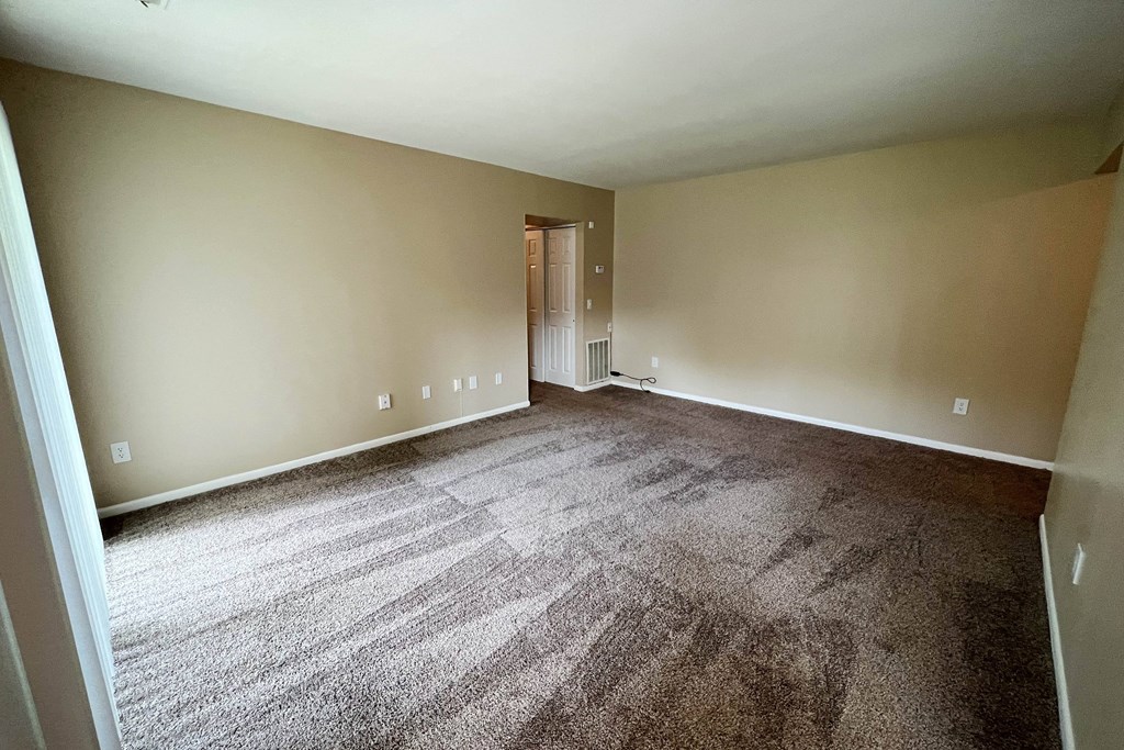 Bedroom at Sharondale Woods Apartments, Cincinnati, OH, 45241