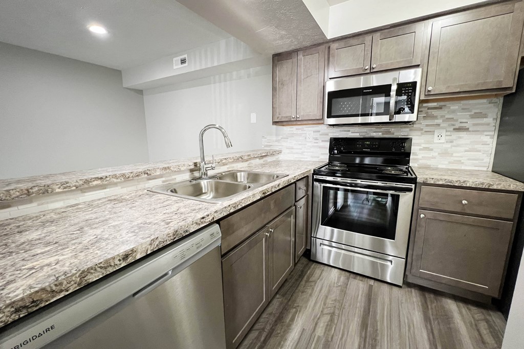 Kitchen Appliances gallery at Deercross Apartments, Cincinnati, OH, 45236