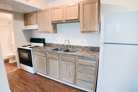 Fully Furnished Kitchen at Crown Crossing Apartments, Ohio