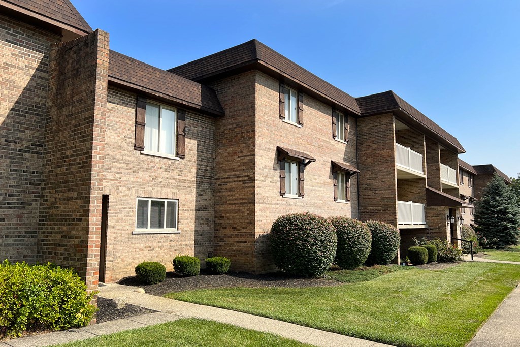 Back Exterior  at Crestbrook Apartments & Townhomes, Crescent Spring, KY