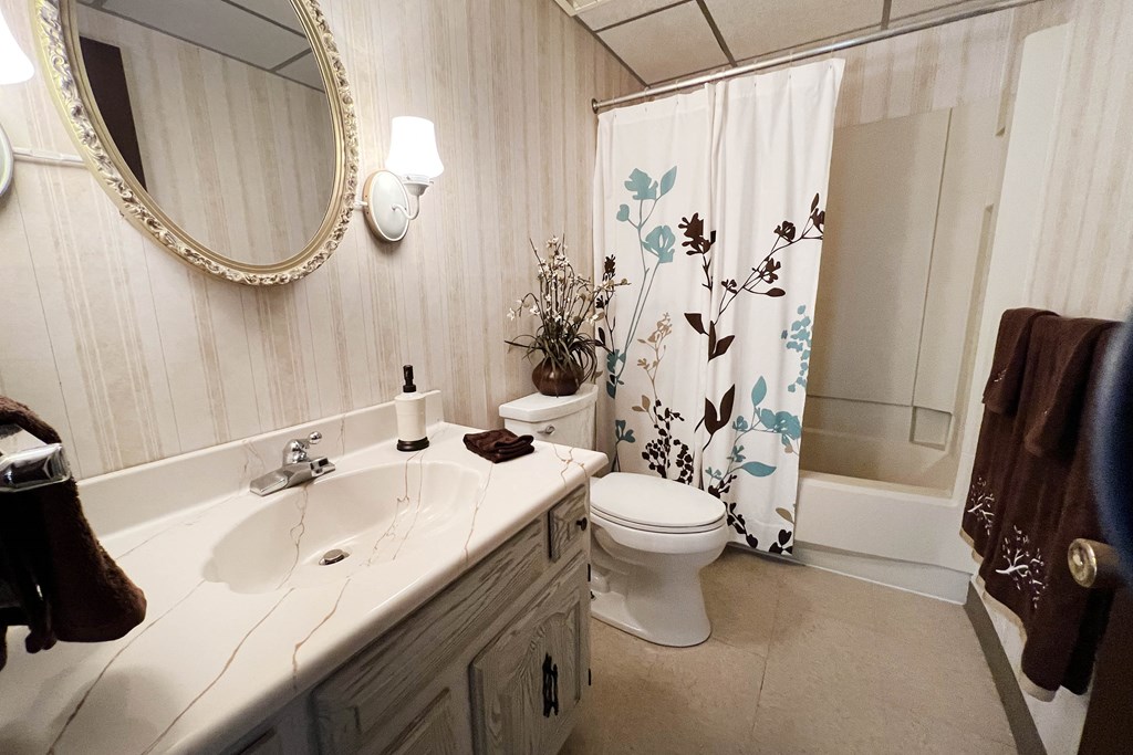 Luxurious Bathroom  at Crestbrook Apartments & Townhomes, Kentucky, 41017