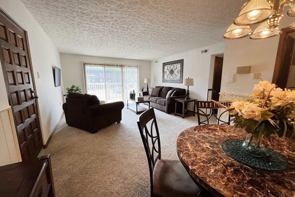 Dining Area  at Crestbrook Apartments & Townhomes, Crescent Spring, Kentucky