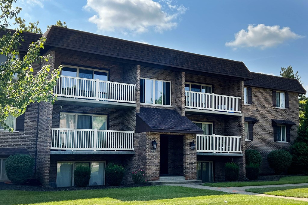 Exterior View at Crestbrook Apartments & Townhomes, Kentucky