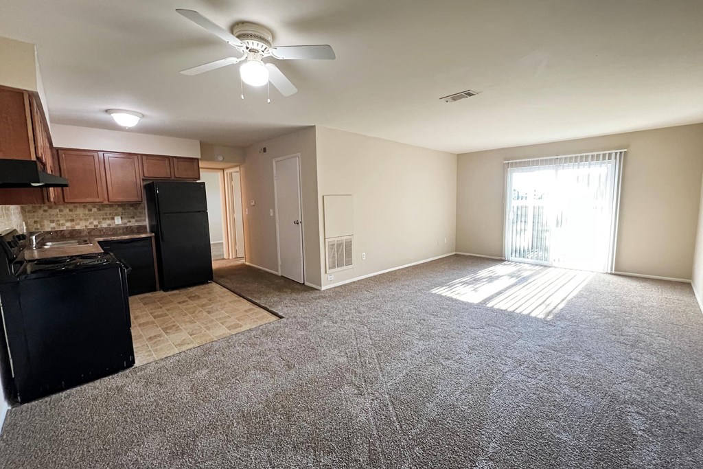 Crown Ridge 2 Bedroom Reno at Crown Ridge Apartments, Franklin, OH, 45005