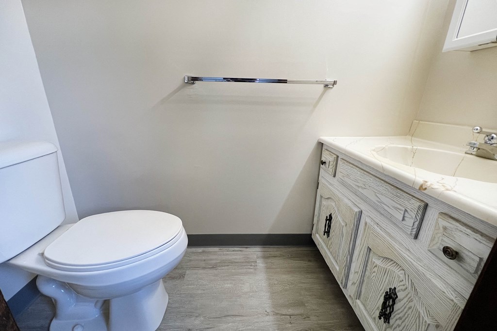 Luxurious Bathroom  at Crestbrook Apartments & Townhomes, Kentucky
