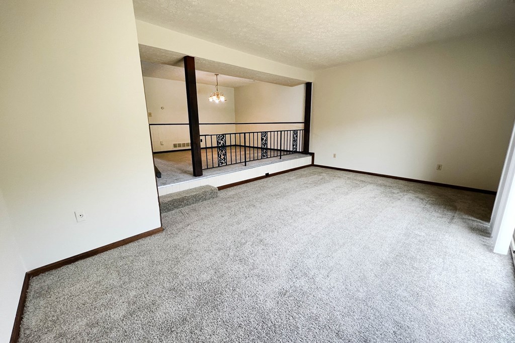 Plush Carpeting  at Crestbrook Apartments & Townhomes, Crescent Spring, 41017