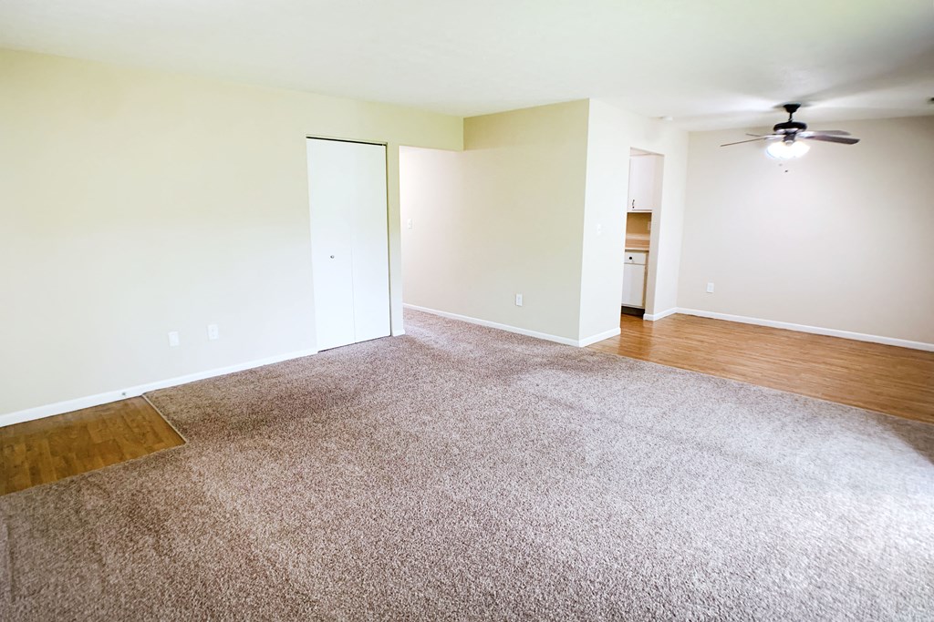 an empty living room with wood flooring and a ceiling fan  at Hunter's Creek Apartments, Cincinnati, OH, 45242
