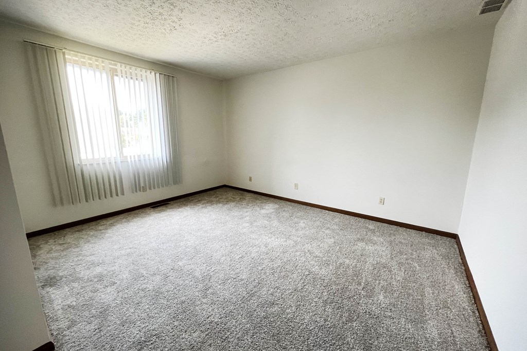 Carpeted Bedroom  at Crestbrook Apartments & Townhomes, Kentucky, 41017