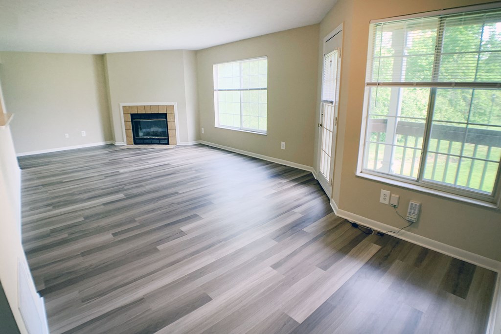 Hardwood Floors at The Vinings Apartments, Ohio