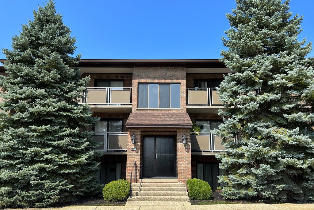 Elegant Exterior View  at Colonial Village, Crescent Springs