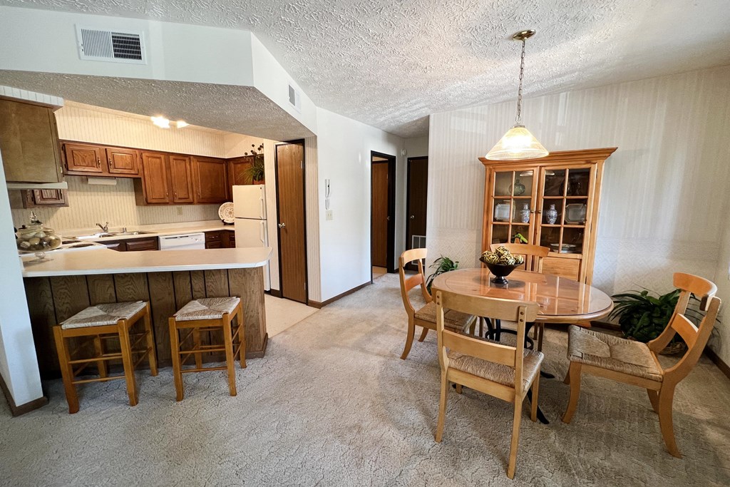 Dining With Kitchen at Colonial Village, Crescent Springs