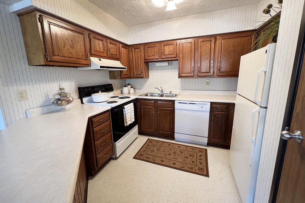 Fully Furnished Kitchen  at Colonial Village, Kentucky, 41017