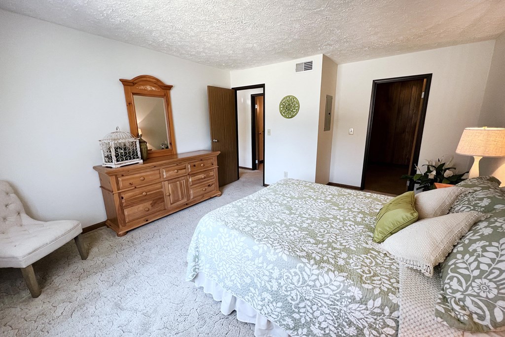 Gorgeous Bedroom  at Colonial Village, Crescent Springs, 41017