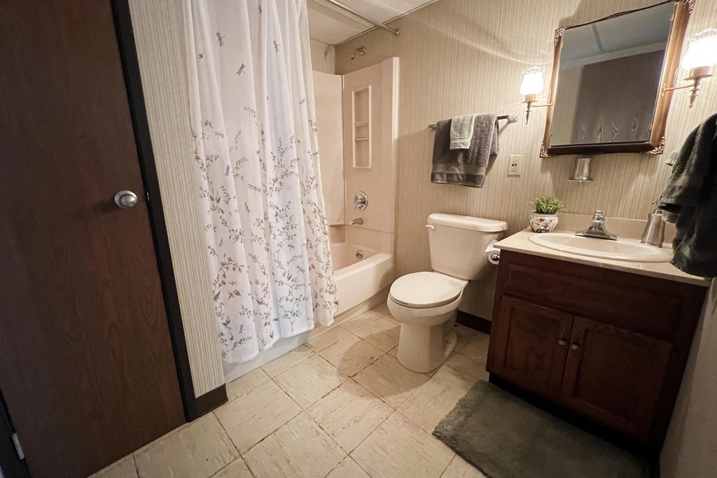 Luxurious Bathroom at Devou Village, Kentucky, 41011