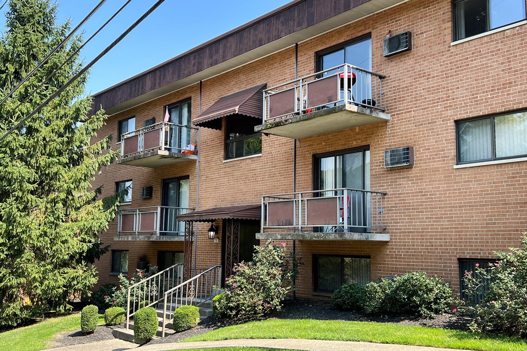 Green Outdoor  at Devou Village, Ft. Wright, 41011