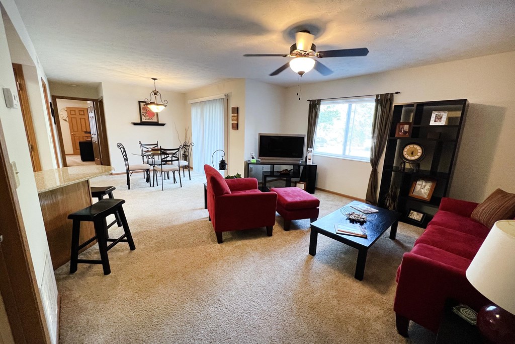 Spacious Living Area at Walton Ridge Apartments, Walton, KY