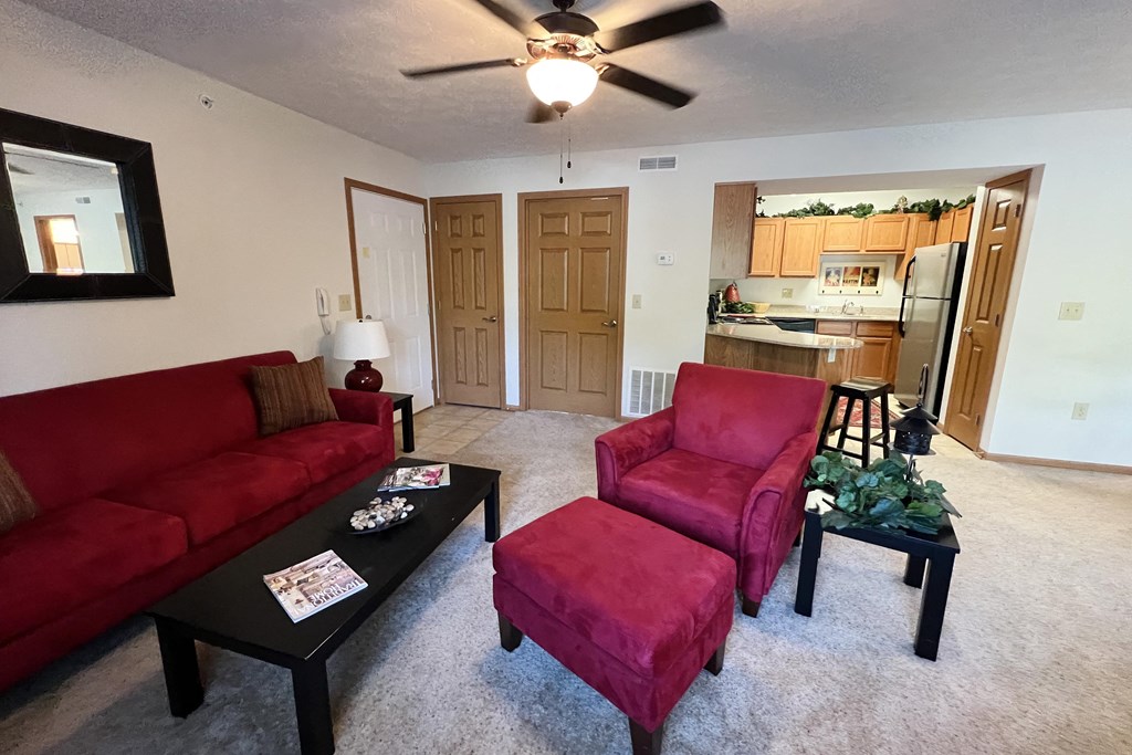 Living Room With Ceiling Fan at Walton Ridge Apartments, Walton, KY, 41094