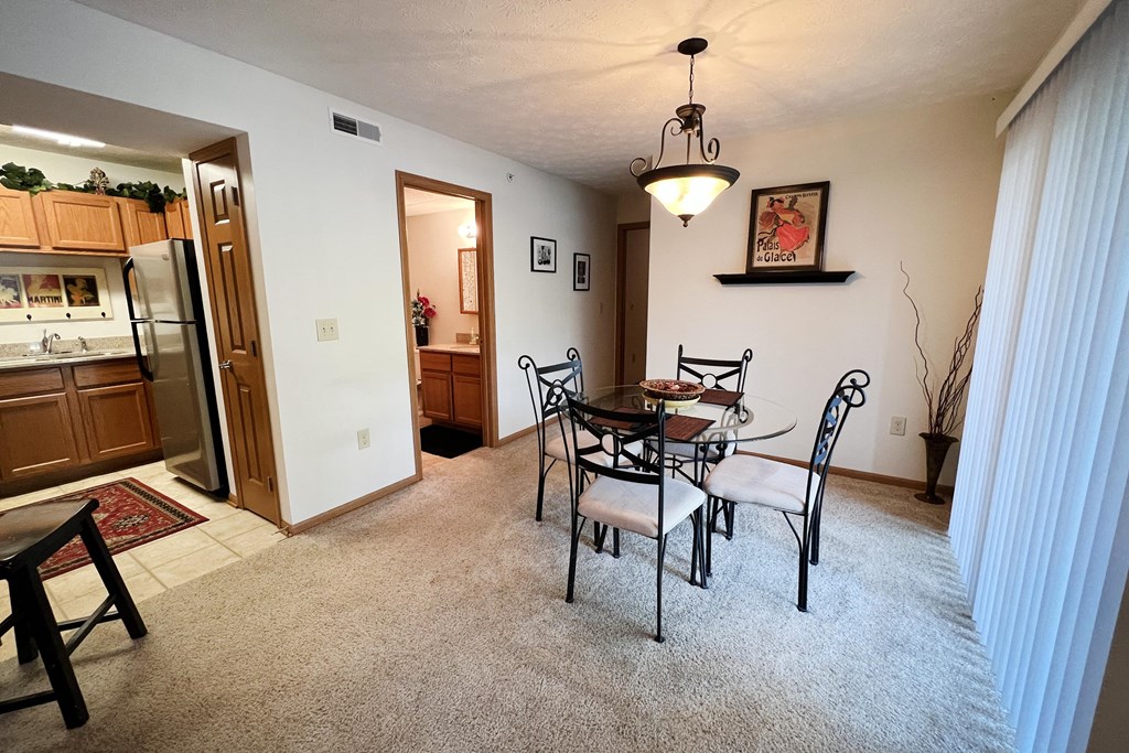 Dining And Kitchen at Walton Ridge Apartments, Kentucky, 41094