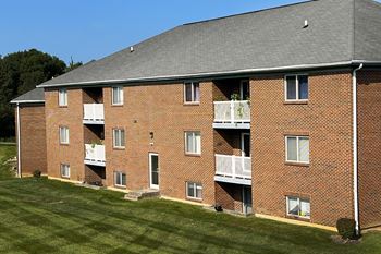 Backside Exterior at Walton Ridge Apartments, Walton, KY, 41094