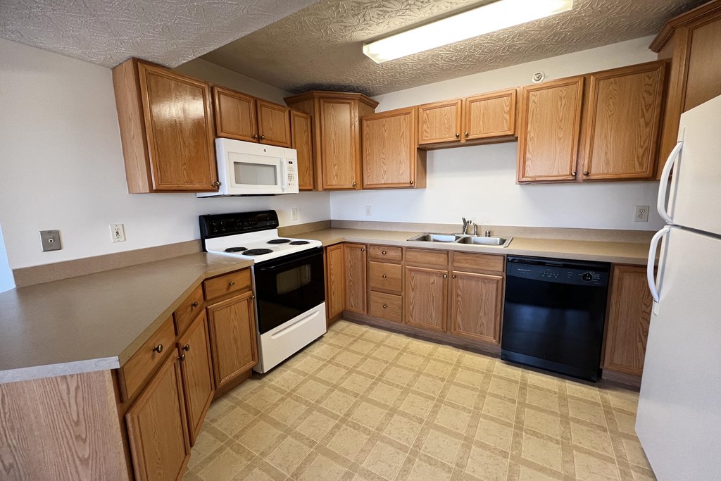 Well Organized Kitchen at Walton Ridge Apartments, Walton
